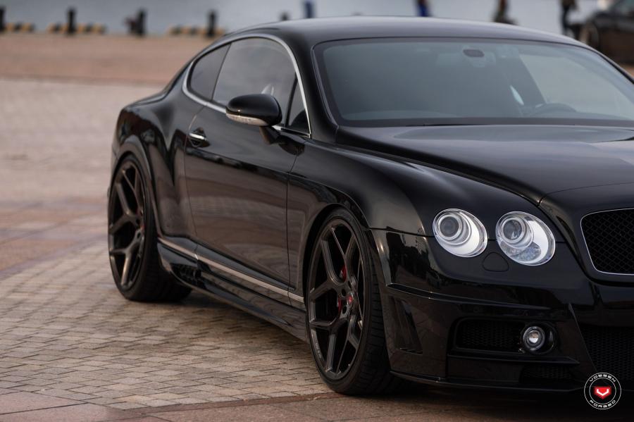 Детали экстерьера Bentley Continental GT on Vossen Wheels (CG-205) 2019 года  (фото 17 из 36)
